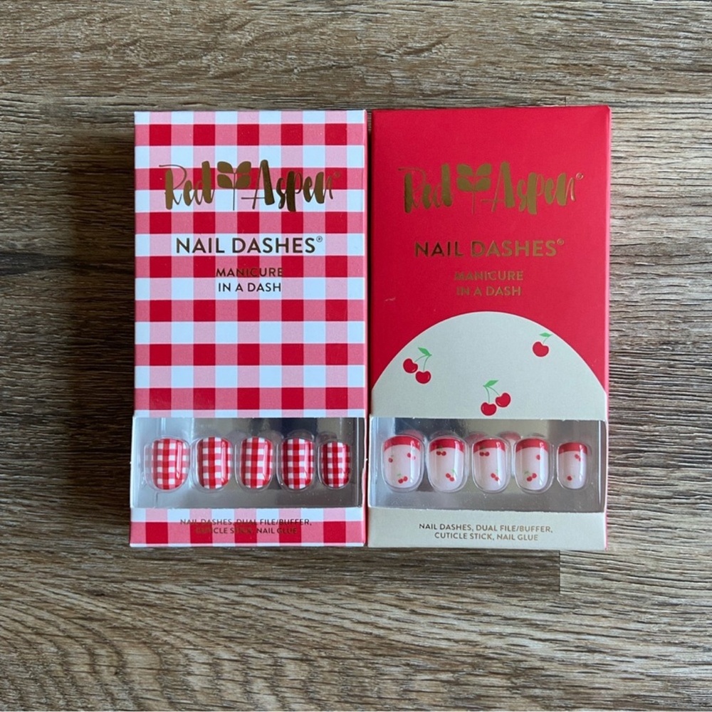 Nail Dashes - Red and White Checkered